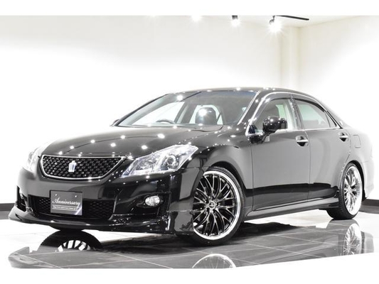 Quality Toyota Crown 2.5 Sports Navigation Package New Black Leather Seat Covers / All-New Full Water Tank Capacity For The Car / All-New 20-Inch Tires And Wheels / All-New Aerodynamics / All-New LED Fog Lig factory