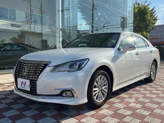 좋은 가격 TOYOTA 로얄 세단 내비게이션 패키지 정품 하드 드라이브 내비게이션 시스템, 디지털 B 카메라, 전동 시트, 방전 프로젝터, 헤드라이트, Shiftmatic 등 - 정품 알루미늄 휠 온라인으로